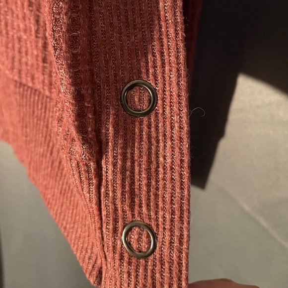 Red sweater - Picture 5 of 5